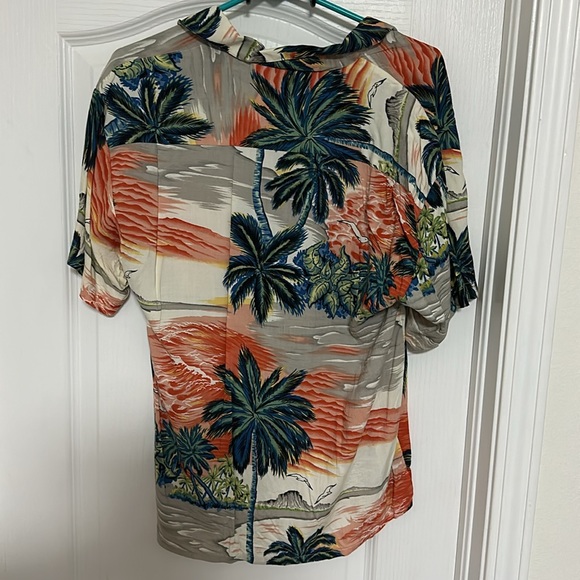 Pineapple Connection XL Button Up - Picture 3 of 3